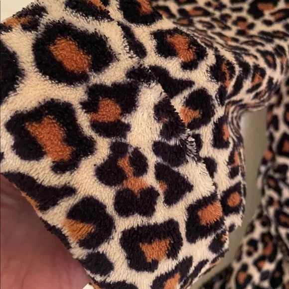 PJ SALVAGE Holiday Dreams Leopard Print Robe size Large